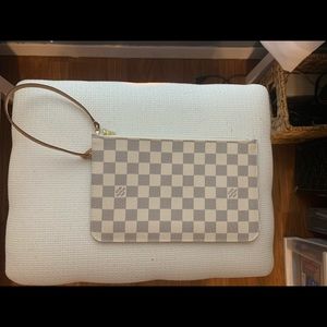 Louis Vuitton damier azur nevefull mm wristlet